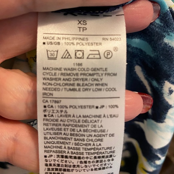 NWT LuLaRoe Lynnae blue Aztec print top - Picture 6 of 6